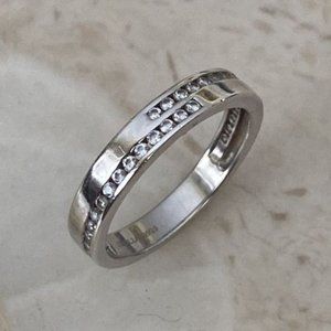 Jeulia?925 Sterling Silver & CZ Stackable Anniversary Band Unisex Ring